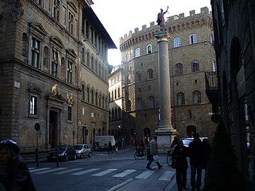 File:Piazza_Santa_Trinita_03.JPG