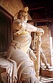 Terracota sculture of a temple guardian, at Shuanglin Si monastery / Escultura de terracota del guardián de un templo, en el monasterio de Shuanglin Si.