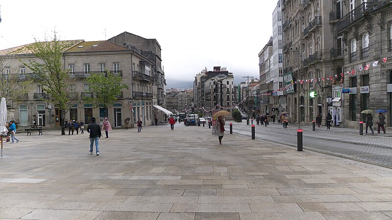 File:Plaza Puerta del Sol. Vigo.jpg