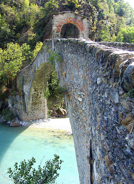 File:Ponte del diavolo 3, Lanzo, Valli di Lanzo, 17 agosto 2007 (r).jpg