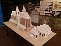 Čeština: Exponáty na výstavě Modely staveb z doby Karla IV., která se konala v suterénu pražské Betlémské kaple.