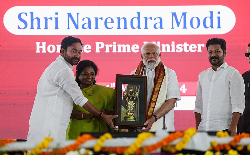 File:Prime Minister of Bharat Shri Narendra Damodardas Modi in Adilabad, Telangana.jpg