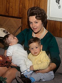 Princezna Muna se syny 1964.jpg