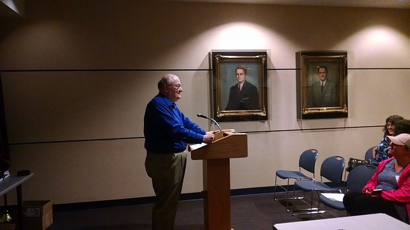 File:Prof Farrell giving his 'Irish-Americans in Film' lecture.jpg