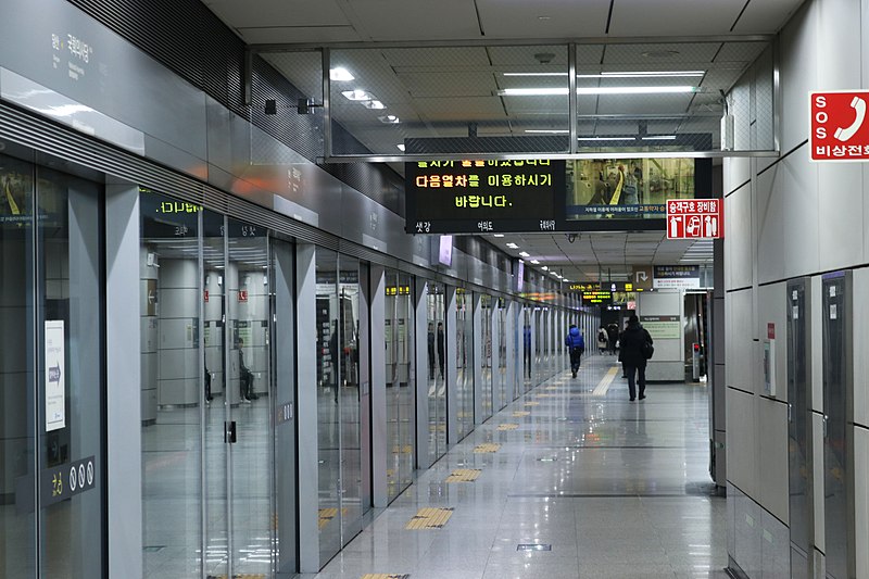 File:Q59998 National Assembly Station A02.jpg