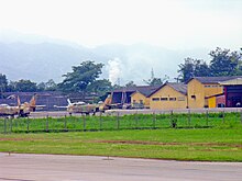 Aviones militares en el aeropuerto.