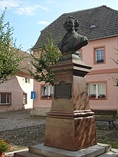 Ranke-Denkmal neben dem Rathaus