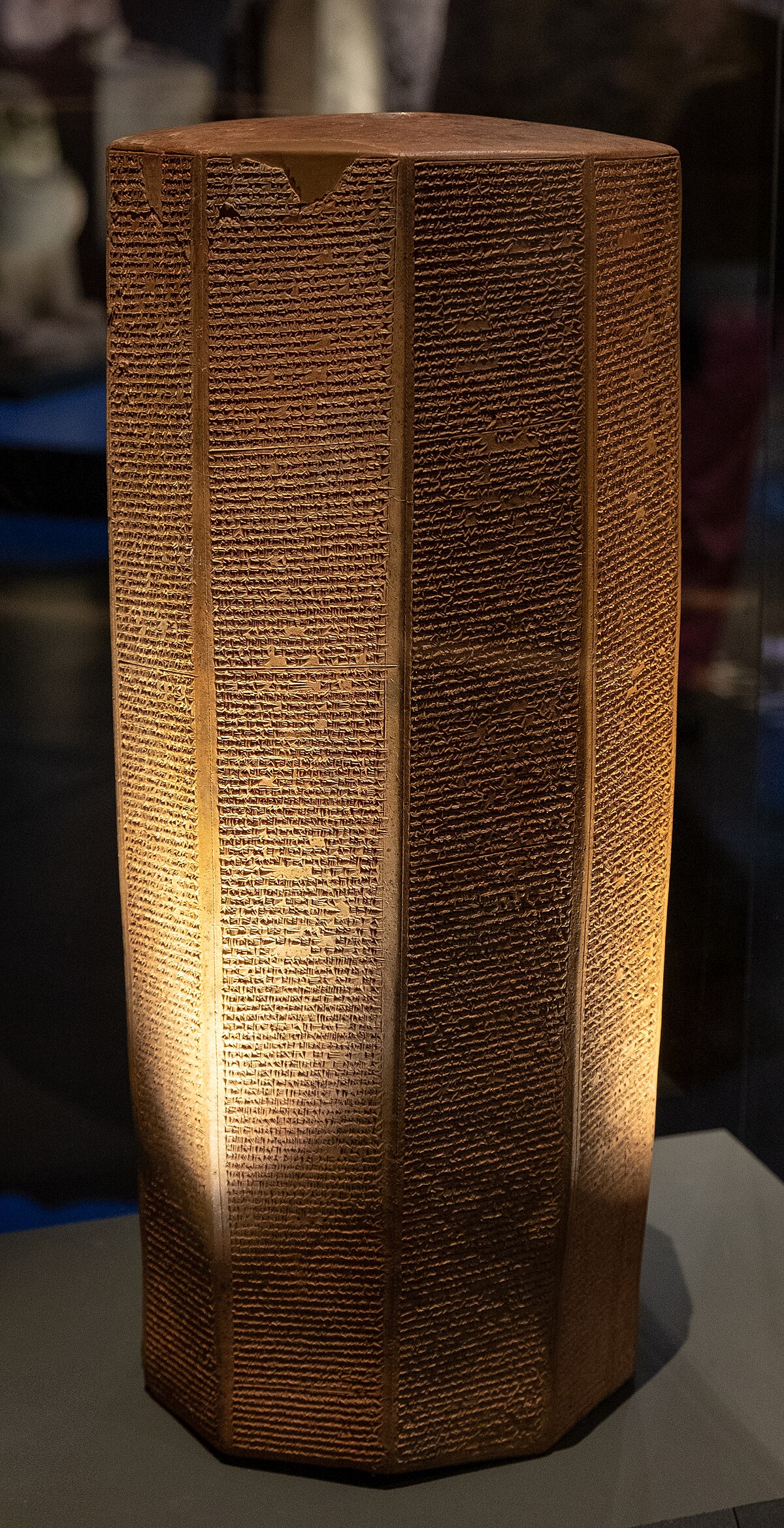 Rassam Prism of Ashurbanipal, 10-sided prism, Nineveh, 643 BCE.jpg