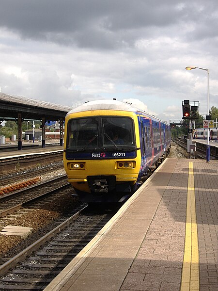 File:Reading railway station MMB 27 166211.jpg