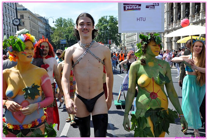 File:Regenbogenparade 2013 Wien (116) (9051411308).jpg