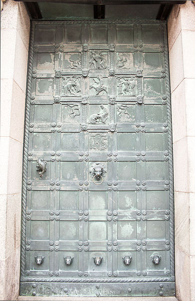 File:Ribe Domkirke bronze door 2015-07-27.jpg