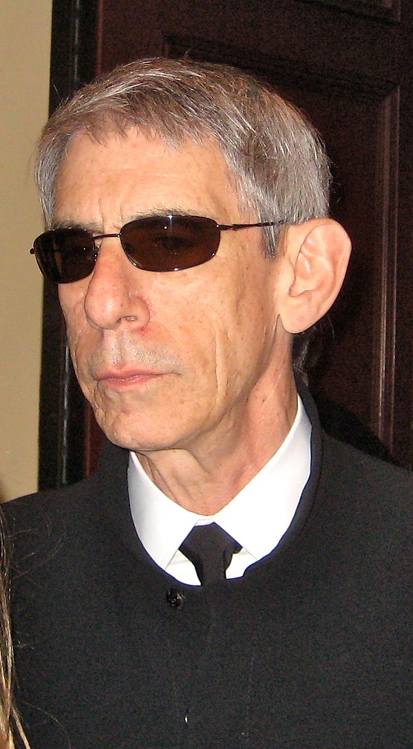 Richard Belzer's character Detective John Munch appeared in the episode.