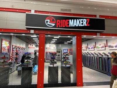 File:Ridemakerz store in Mall of America, MN.webp