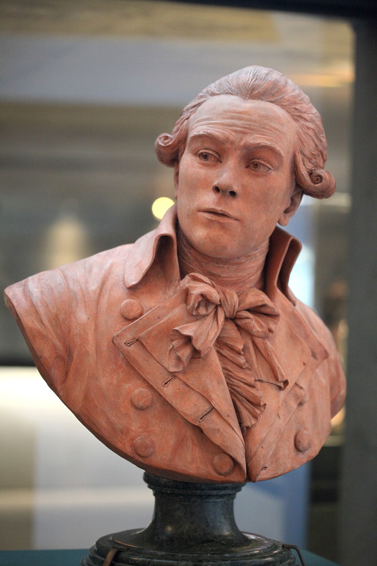 https://upload.wikimedia.org/wikipedia/commons/thumb/b/bd/Robespierre_IMG_2303.jpg/1280px-Robespierre_IMG_2303.jpg
