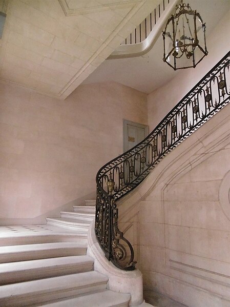 File:Rue des Francs Bourgeois 26 hôtel de Sandreville escalier.jpg