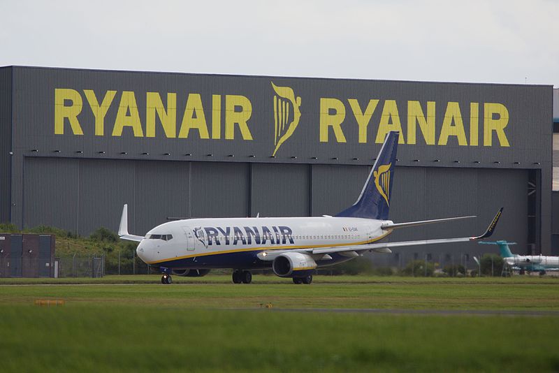 File:Ryanair Boeing 737-800 EI-DAK 2 (27632982163).jpg