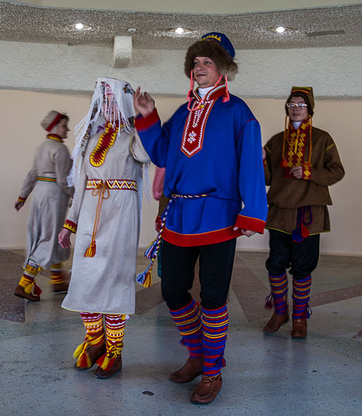 Fil:Sámi presentation in the cultural Centre in Lovozero, Kola Peninsula, Russia.jpg
