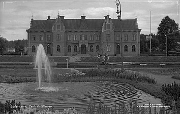 Stationen under första halvan av 1900-talet