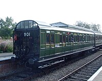 SECR Birdcage тежегіші 3363, Кинсктор станциясында, Bluebell Railway, 22 қазан 2011.jpg
