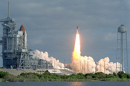 ไฟล์:STS-31_Launch_-_GPN-2000-000684.jpg