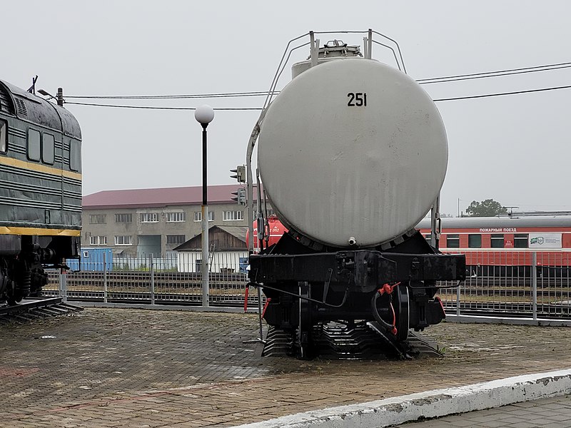 File:Sakhalin railway museum tank car 2022-08.jpg