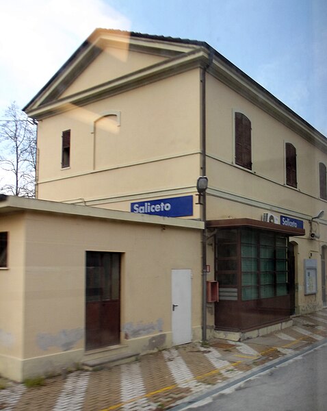 File:Saliceto stazione.jpg