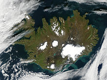 Quatre zones, dont une représentant plus de 5% de l'île, sont couvertes de glace.
