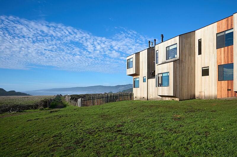 File:Sea Ranch Lodge, Exterior (2024)-L1004439.jpg