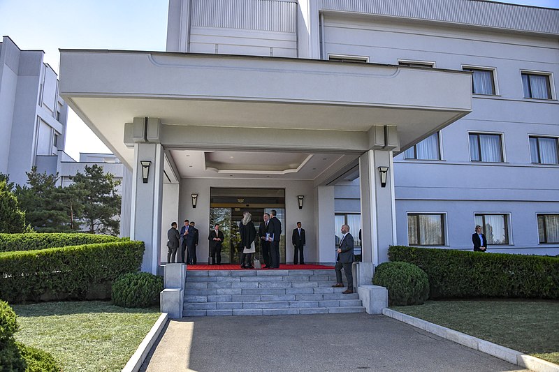 ファイル:Secretary Pompeo Prepares for Meeting With Chairman Kim in Pyongyang (45151838761).jpg