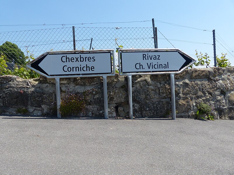 File:Signaux routiers suisses 4.33 Chexbres Corniche Rivaz Ch. Vicinal.jpg