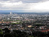 Panoramę miasta Hat Yai, czerwiec 2012 by.jpg