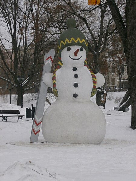 File:Snowman Riga3.jpg