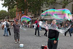 Soap bubble 6, Place Georges-Pompidou, Paris 2012.jpg