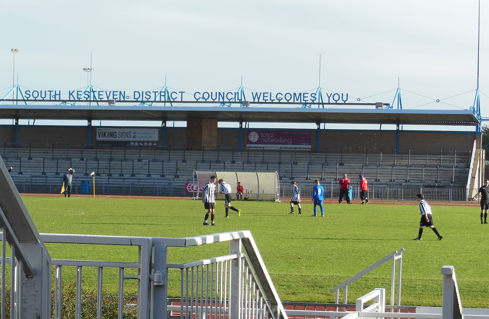 Стадион южный. Грантем город. Стадион Южный Черноголовка. Grantham Town f.c.. Грантэм Дюмет.