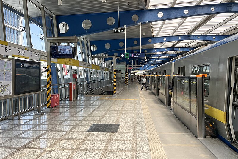 File:Southbound platform of L13 Guangximen Station (20240420110604).jpg