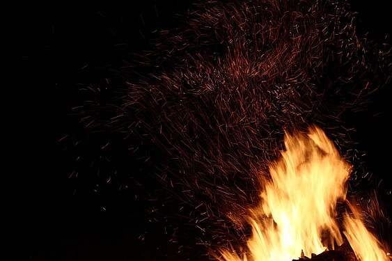 Sparks from a campfire forming patterns