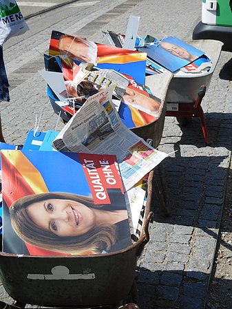 ... die politisch Andersdenkenden entfernt. Wie in guten alten Zeiten. ;-)