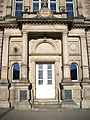 Deutsch: Eingang der Staats- und Universitätsbibliothek Hamburg (Altbau), ehemalige Wilhelmgymnasium.