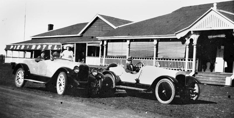 File:StateLibQld 1 130267 In front of the Pier Hotel at Cleveland, Queensland.jpg