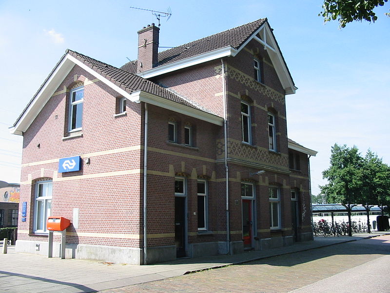 File:Station zetten-andelst4.JPG