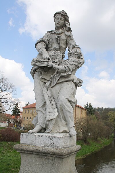 File:Statue of Saint Anne with Mary in Náměšť nad Oslavou, Třebíč District.jpg