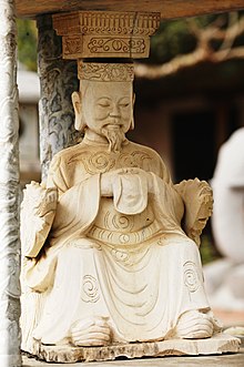 Statue of emperor Trần Dụ Tông.jpg