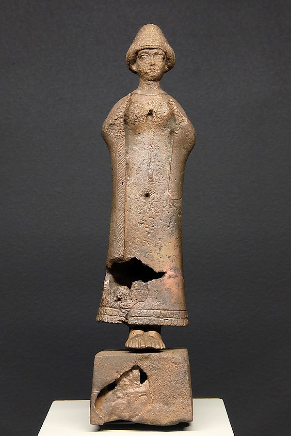 Statuette of the goddess Lama, probably made in a workshop on the outskirts of Mesopotamia. Isin-Larsa period (2000-1800 BC). Royal Museums of Art and