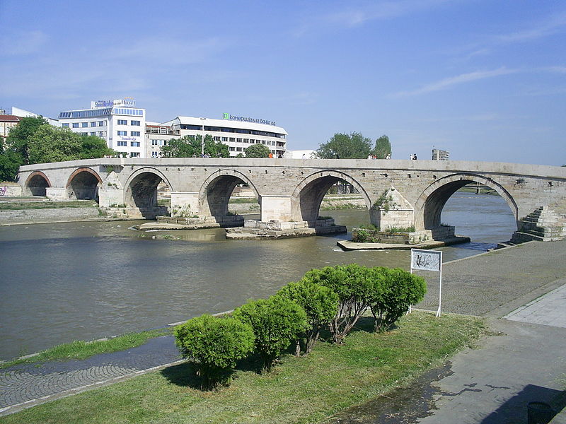 Dosiero:Stone bridge in Skopje.jpg