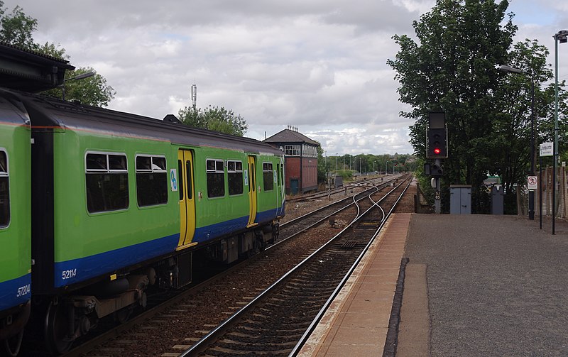 File:Stourbridge Junction railway station MMB 01 150014.jpg
