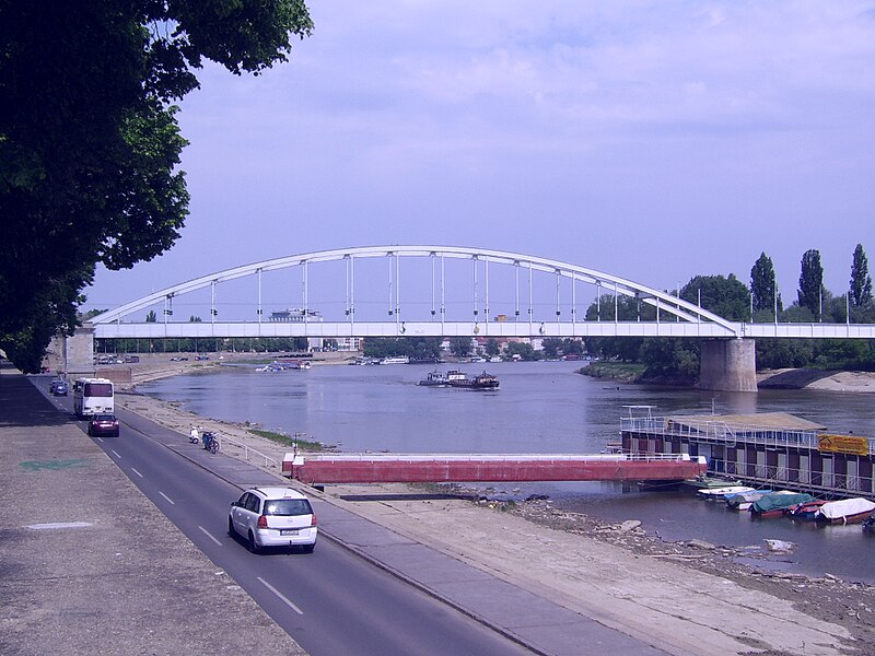 File:Szeged bridge ship.JPG