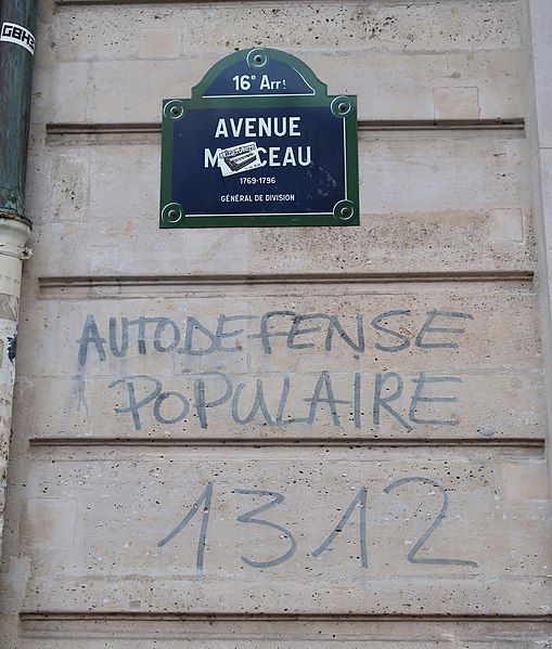 File:Tags avenue Marceau, Paris 16e 1.jpg