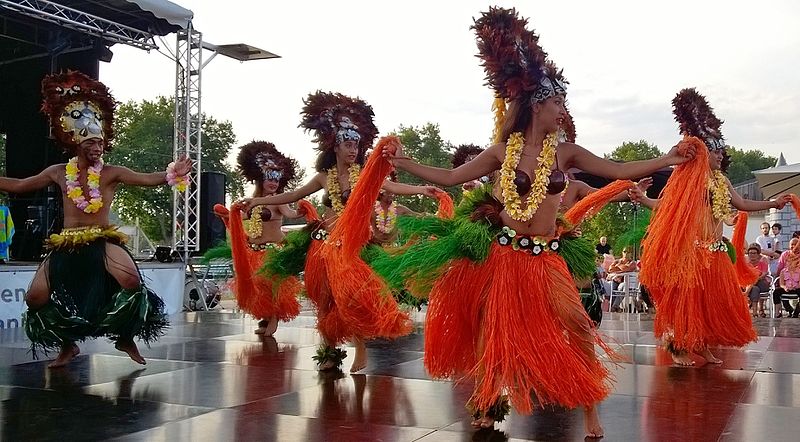 File:Tahiti show Port sur Saône 2016.jpg