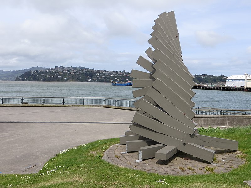 File:The sculpture Toroa (1989) by Peter Nicholls on Otago Harbour in Dunedin, New Zealand, Dec 2018.jpg