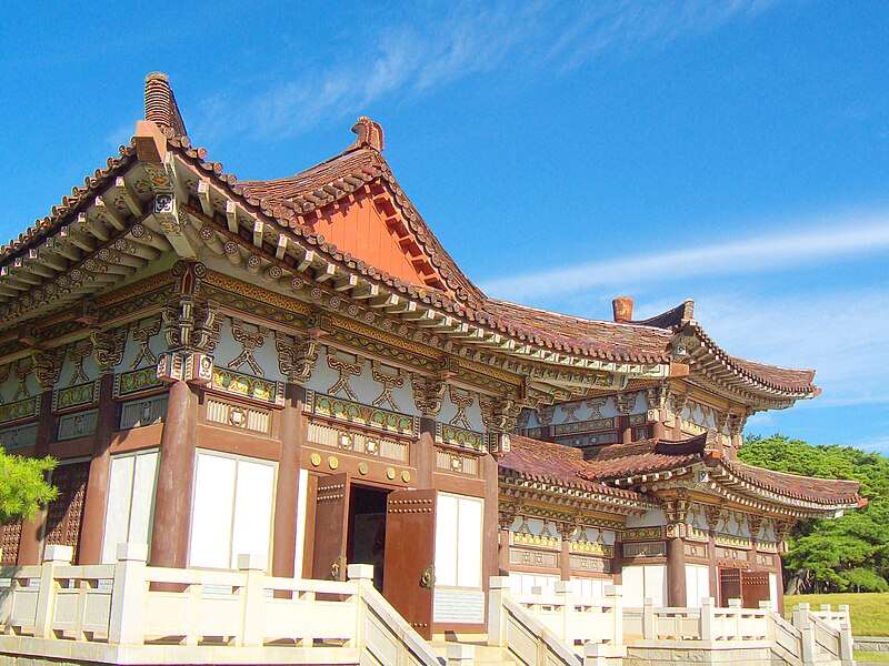 File:Tomb of King Tongmyong, Pyongyang, North Korea-1.jpg